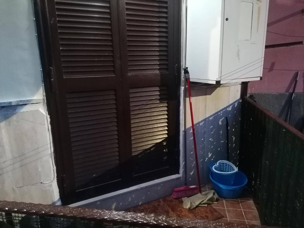 לינה וארוחת בוקר נאפולי Casa Amelia מראה חיצוני תמונה